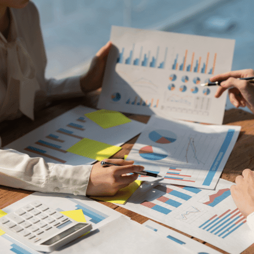 Apprenez à rédiger un Document de présentation de votre projet entrepreneurial convaincant pour séduire banques et investisseurs. Conseils pratiques et exemples concrets.