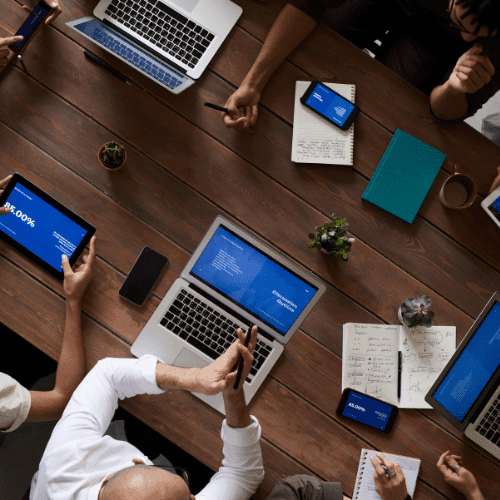 Plan d'affaire B2B ou B2C ? Comprenez leurs différences clés en stratégie, financement et marketing pour maximiser vos chances de réussite.